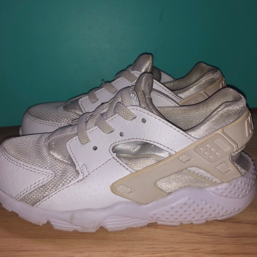 NIKE HUARACHE